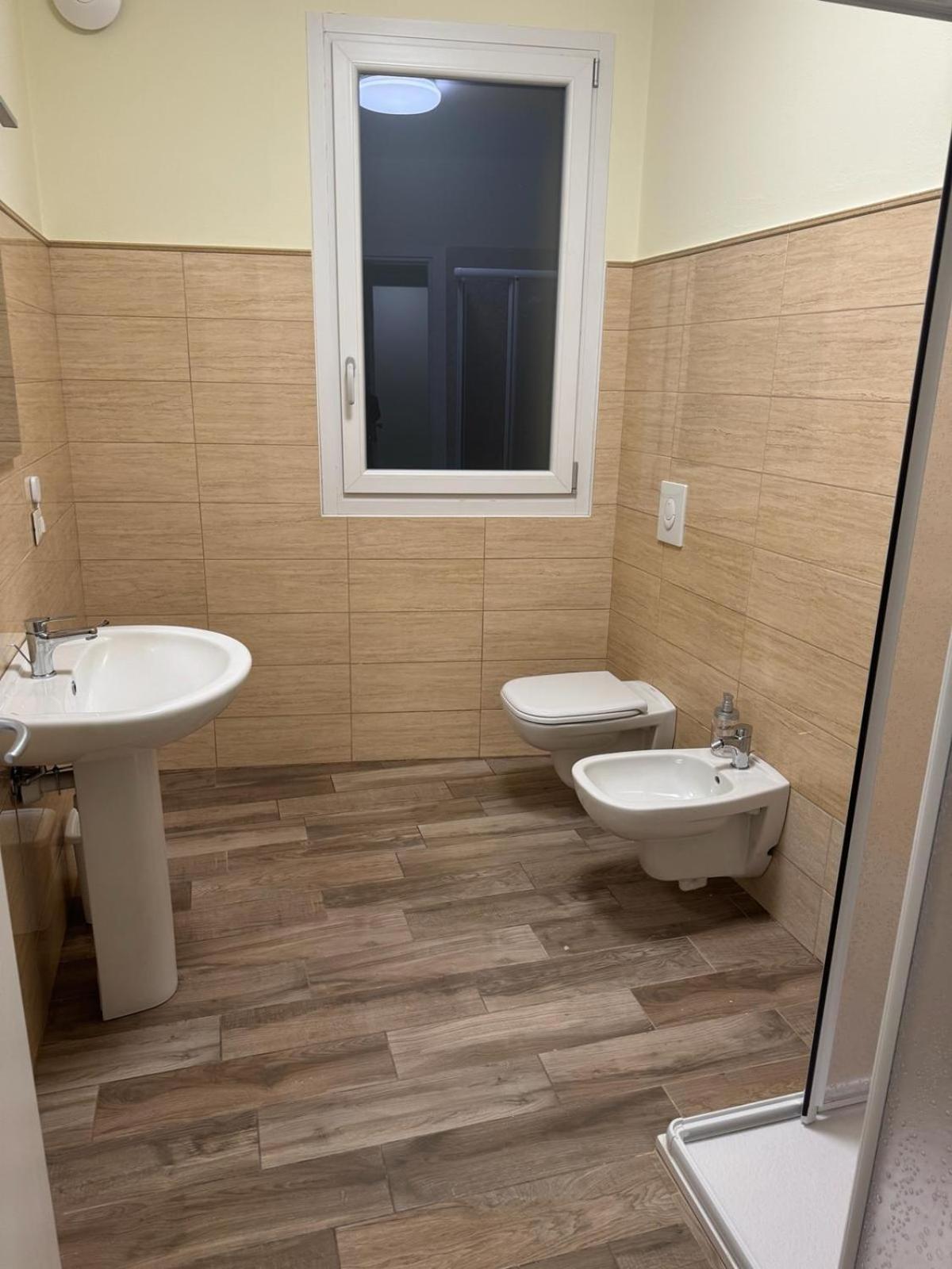 Park 20 Guest House Azzate Экстерьер фото